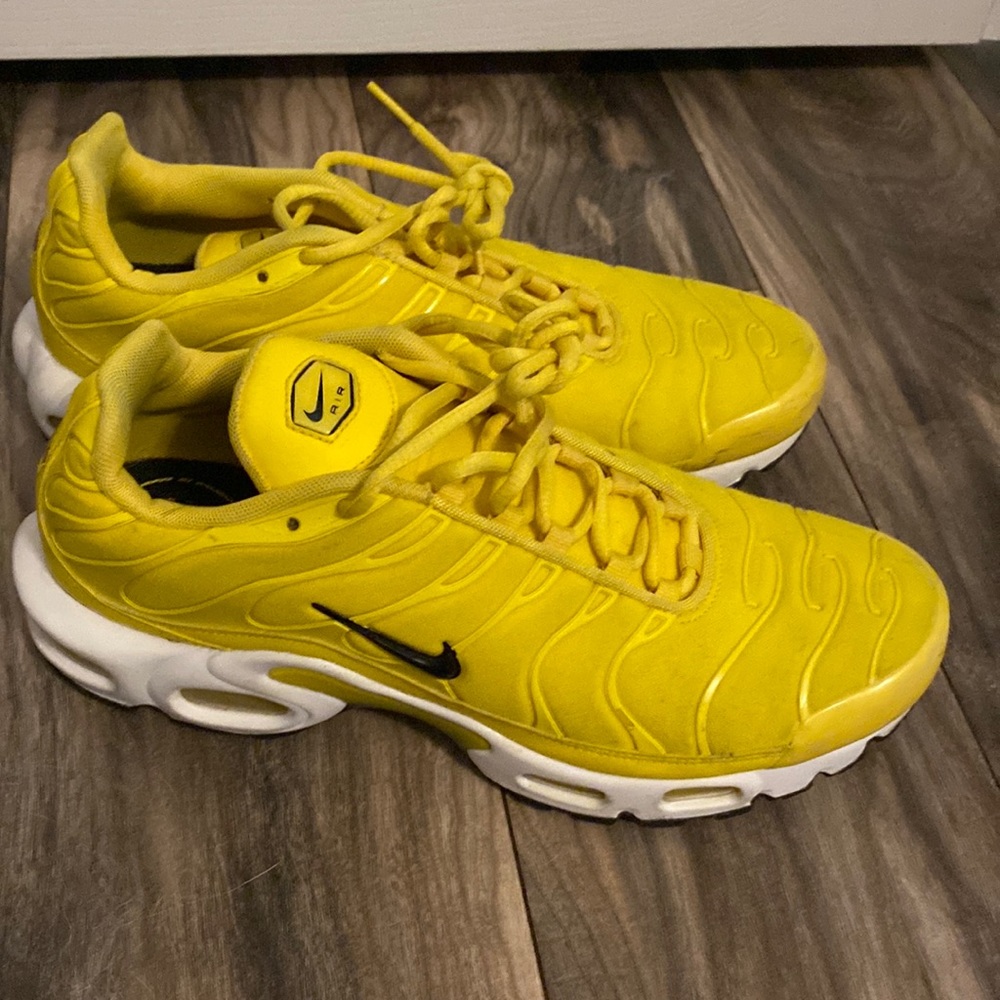 Nike Tn air women’s size 10 yellow sneakers